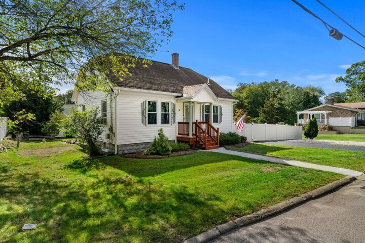Property Photo:  24 Lakeview Ave  MA 02780 
