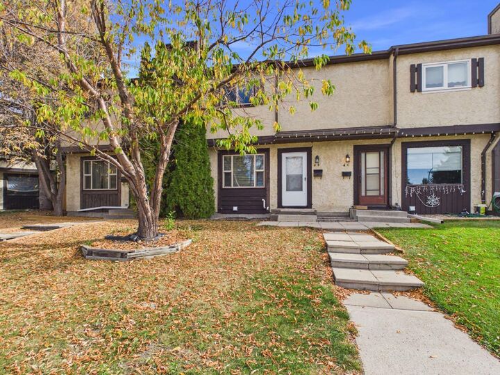 Property Photo:  4 Manning Street B  AB T4R 1N6 