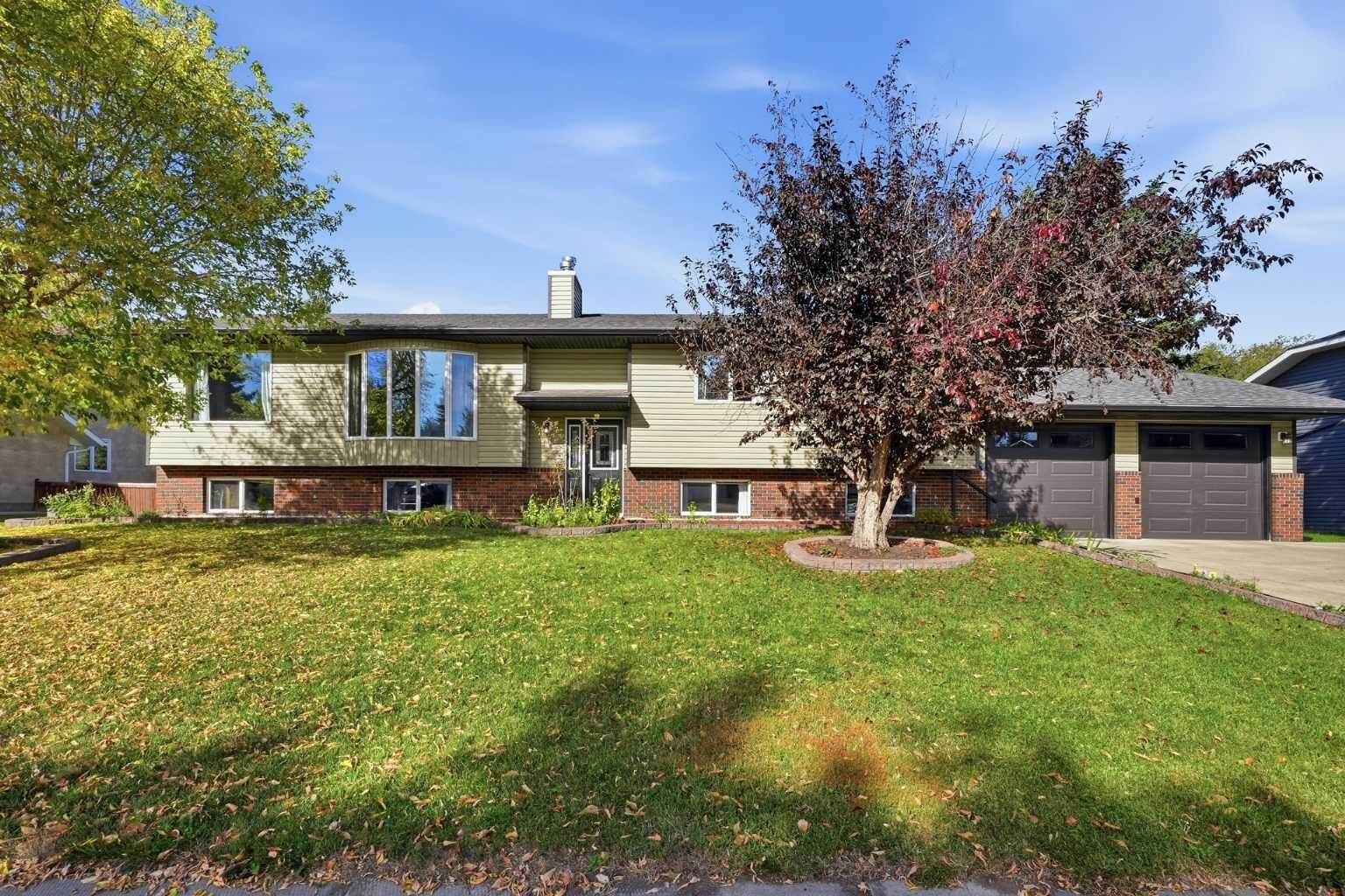 Property Photo:  12 Dickens Lane  AB T4L 1S3 