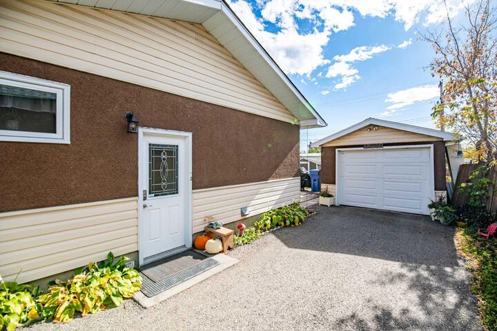 Property Photo:  4915 51 Avenue  AB T0M 0X0 