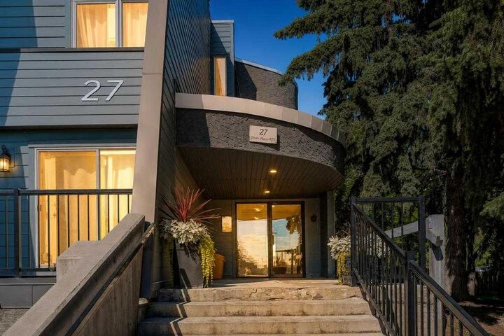 Property Photo:  27 Grier Place NE 5208  AB T2K 5Y5 