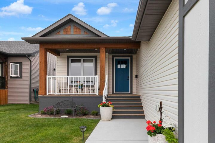Property Photo:  79 Vincent Crescent  AB T2H 0G8 