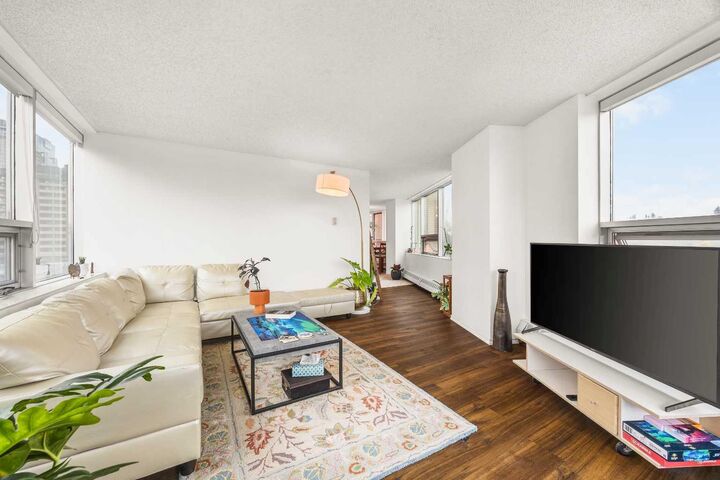 Property Photo:  128 2 Avenue SE 506  AB T2G 5J5 