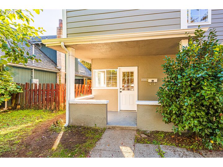 Property Photo:  816 14th Ave  OR 97386 