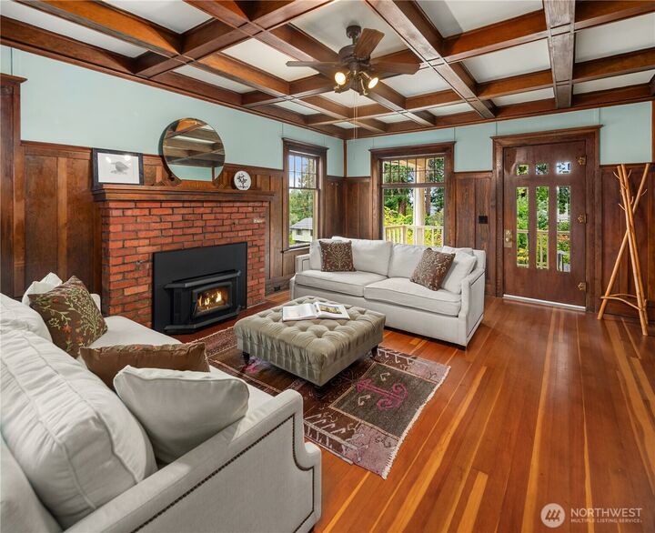 Property Photo:  603  Landmark Court NE  WA 98110 