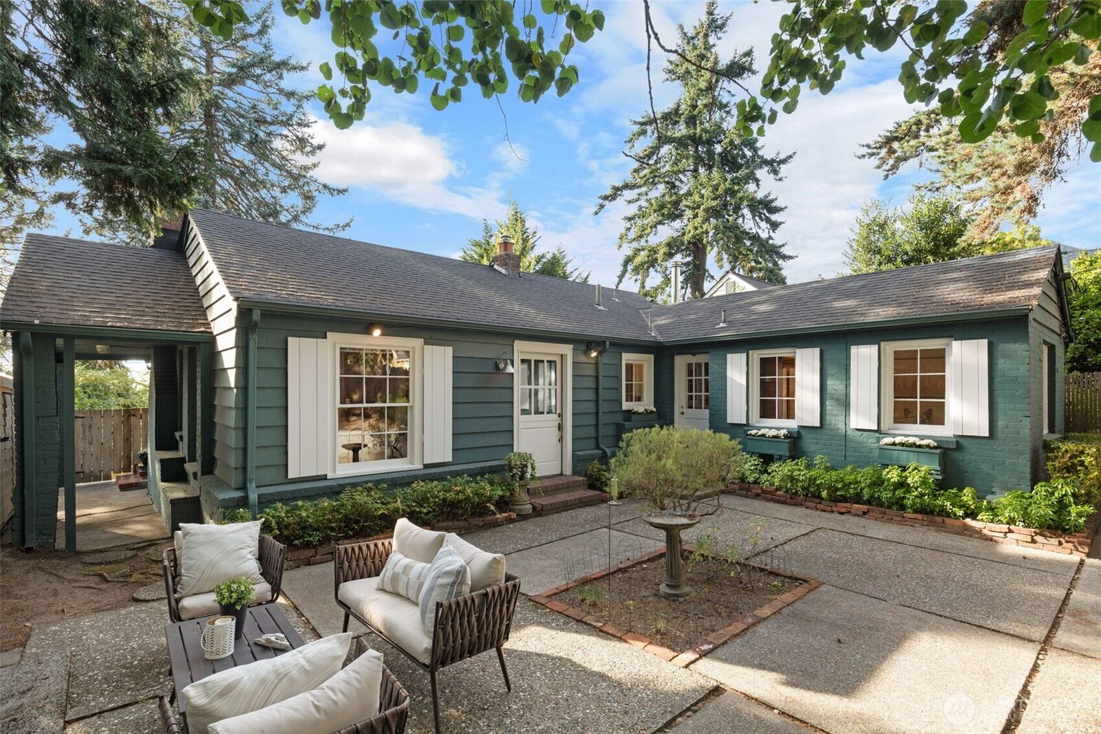 Property Photo:  3226  30th Avenue W  WA 98199 