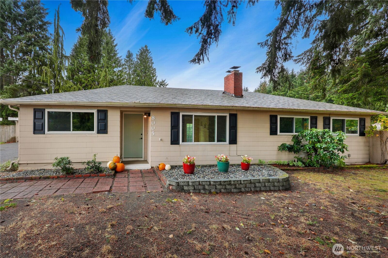 Property Photo: 8005 220th Street SW WA 98026