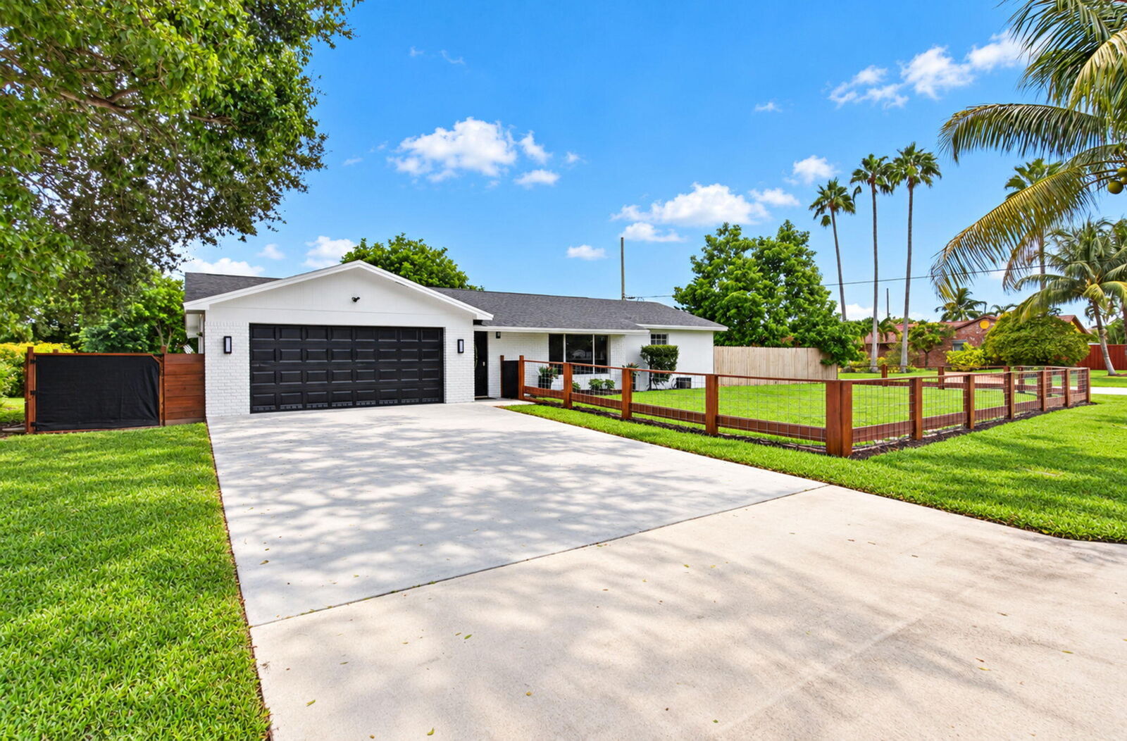 Property Photo:  3120 Mariner Way  FL 33462 