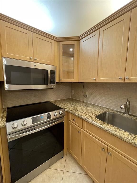 Property Photo:  255 Suffolk G 255  FL 33434 