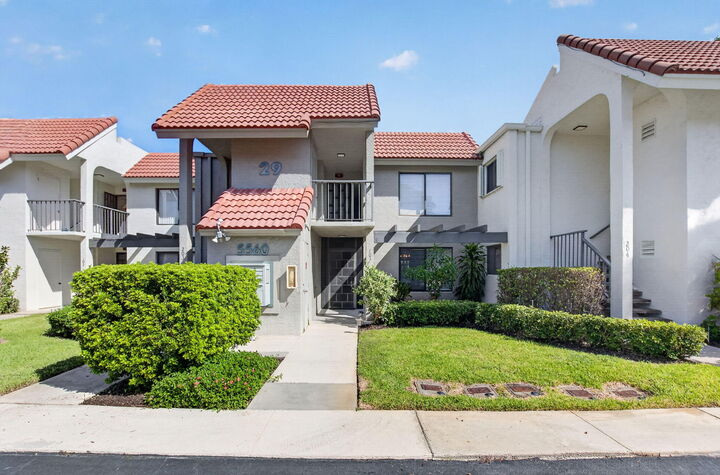 Property Photo: 5560 Fairway Park Drive 103 FL 33437