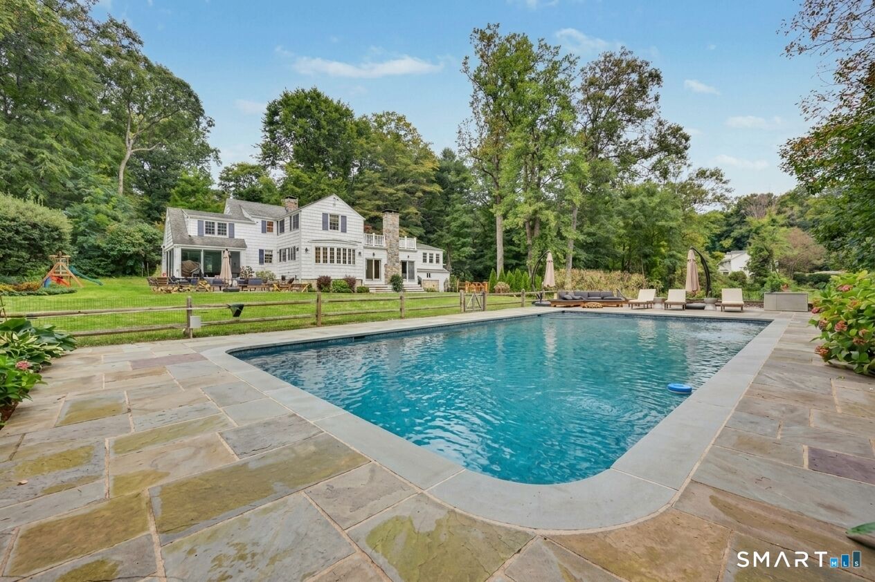 Property Photo:  211 Laurel Road  CT 06840 