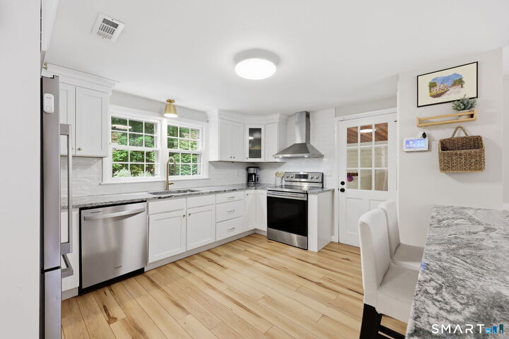 Property Photo:  182 Vernon Street West  CT 06042 