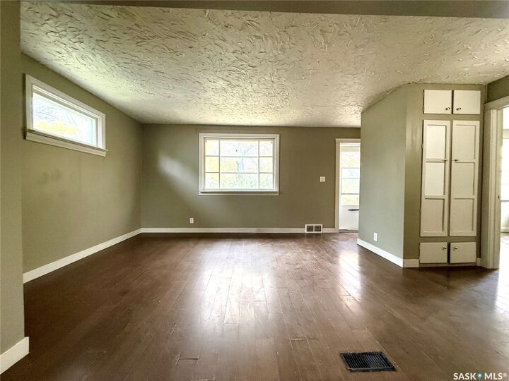 Property Photo:  221 4th Avenue N  SK S3N 1B5 