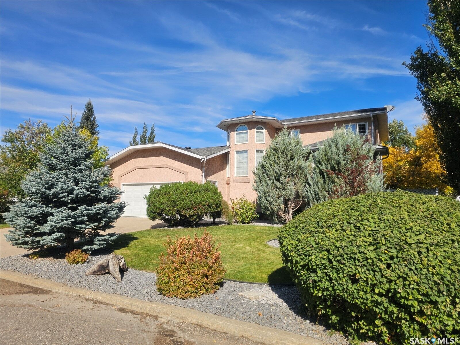 Property Photo:  169 9th Avenue E  SK S0K 4L0 