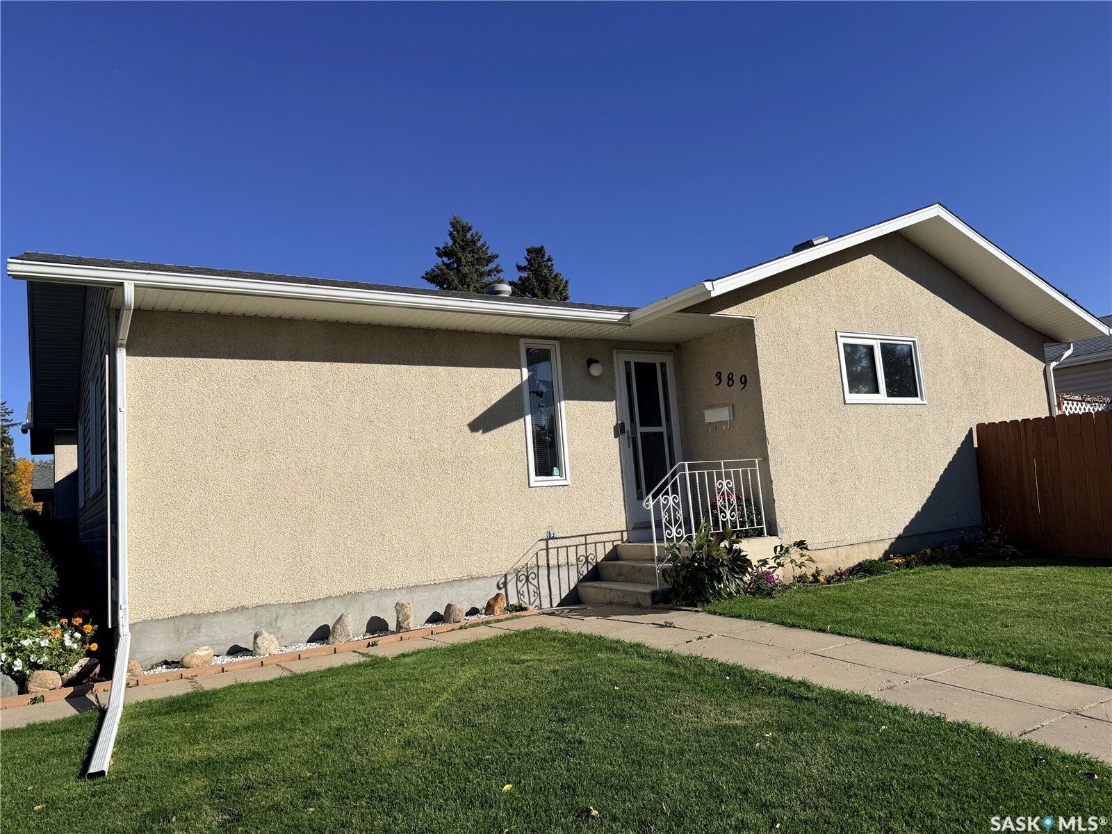 Property Photo:  389 Meighen Crescent  SK S7L 4W6 