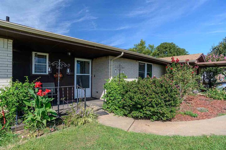 Property Photo:  722 S Rose Road  OK 74032 
