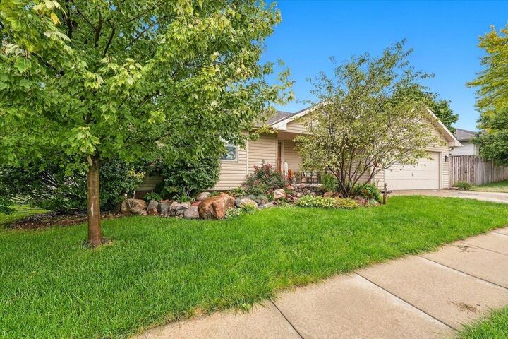 Property Photo:  2710 Tara Hills  Street  IA 51503 