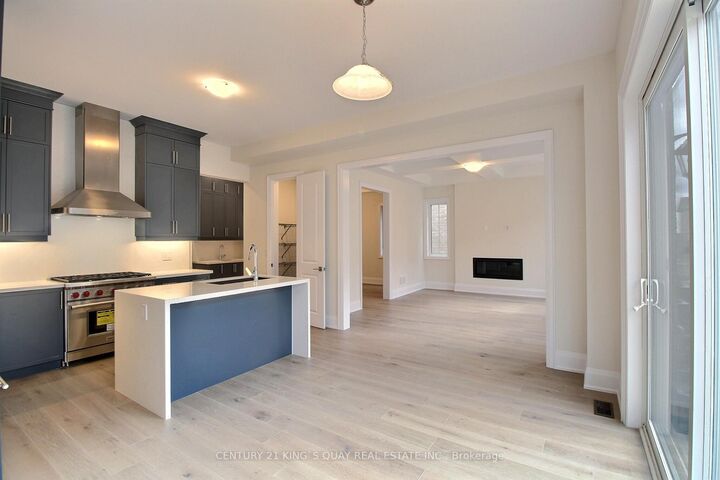 Photo de la propriété:  16 Sweet Gale Crescent  ON L4E 1K1 