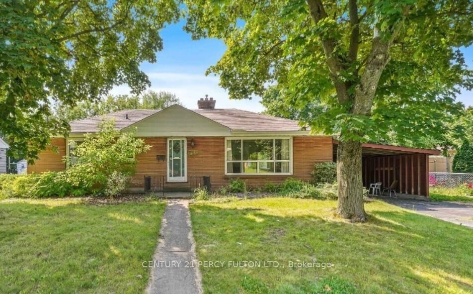 Property Photo:  711 Victoria Street  ON N5Y 4C5 