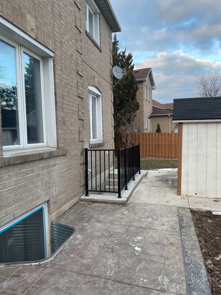 Property Photo: 5245 Alicante Street Bsmt ON L5V 1S9