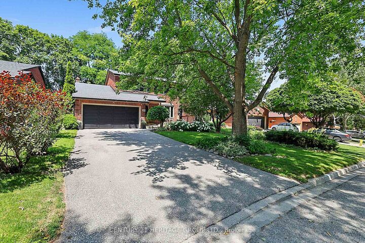 Property Photo: 214 Lancaster Avenue ON L3Y 5X2