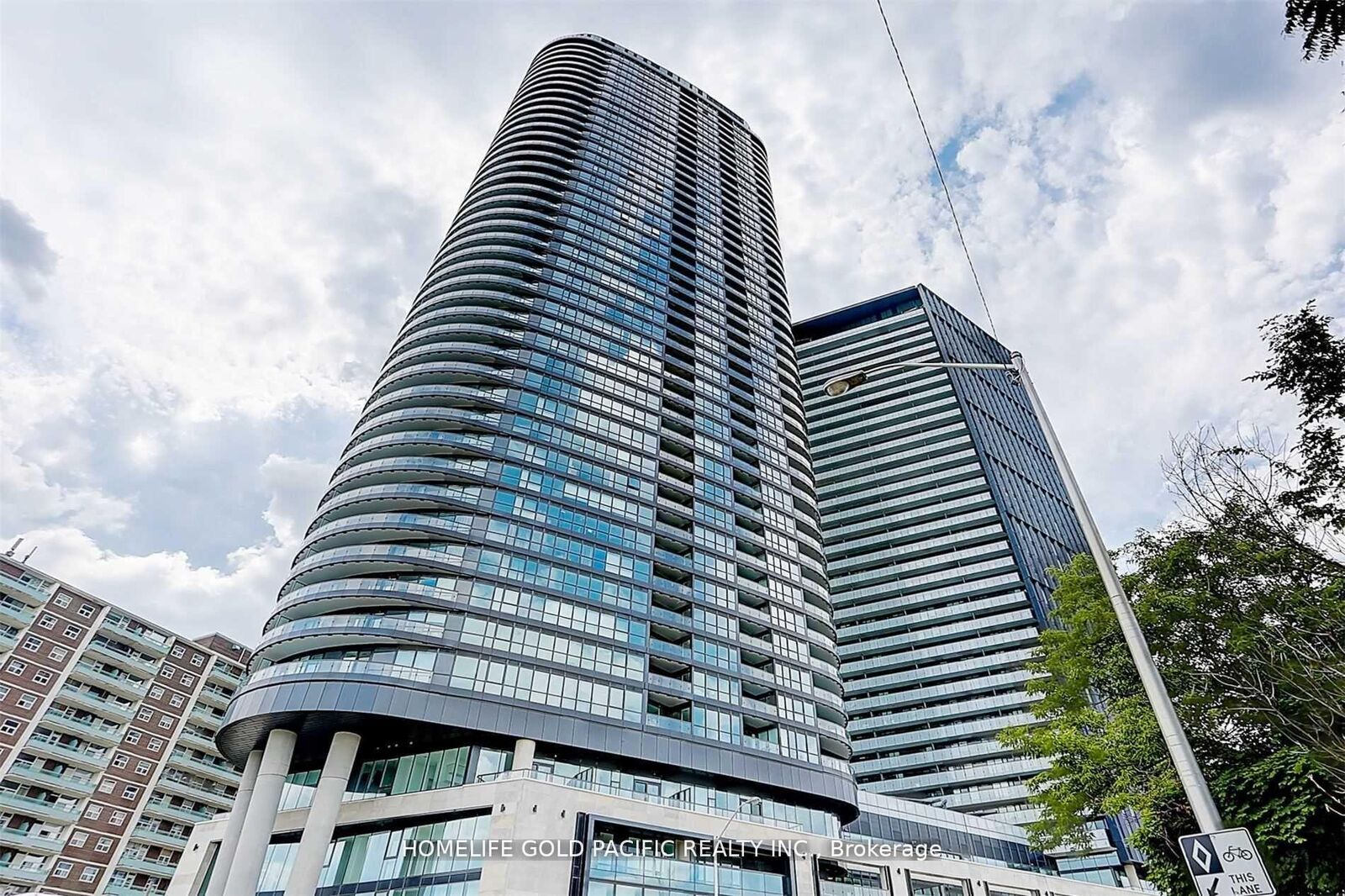 Property Photo:  585 Bloor Street E 817  ON M4W 0B3 