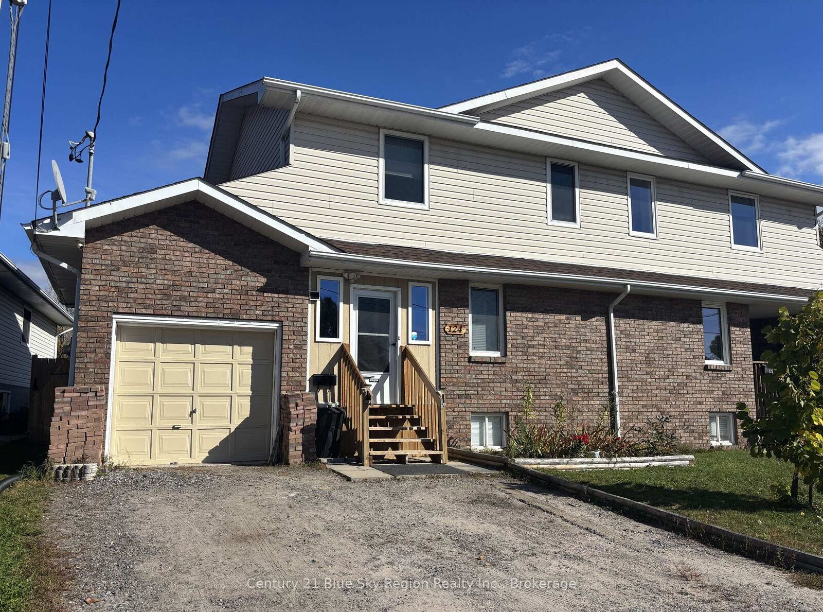 Property Photo:  124 Johnston Road  ON P1B 9N6 