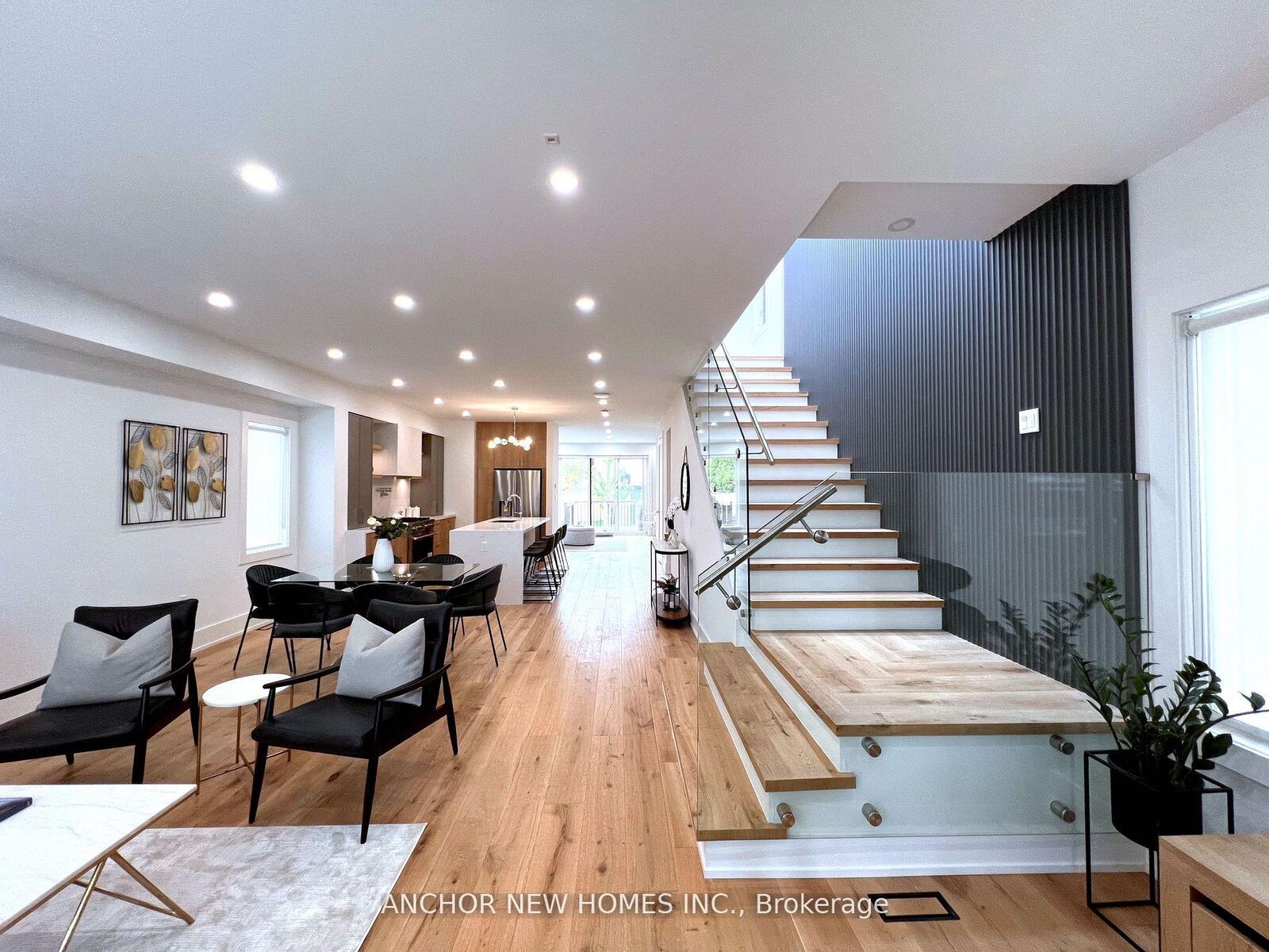 Property Photo:  257 Chisholm Avenue  ON M4C 4W5 