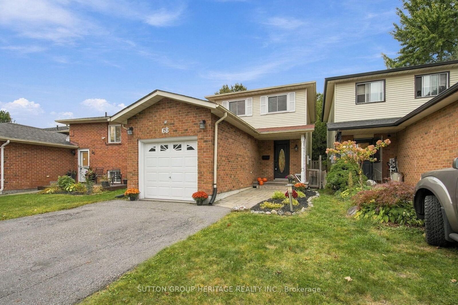 Property Photo:  68 Hartsfield Drive  ON L1E 1L7 