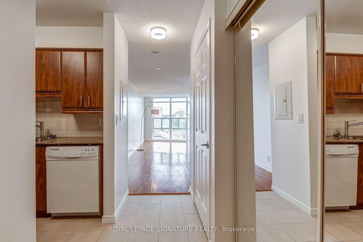 Property Photo:  736 Spadina Avenue 612  ON M5S 2J6 