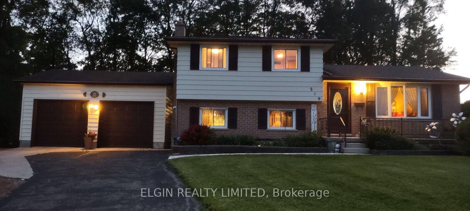 Property Photo:  219 Brentwood Crescent  ON N0L 1B0 