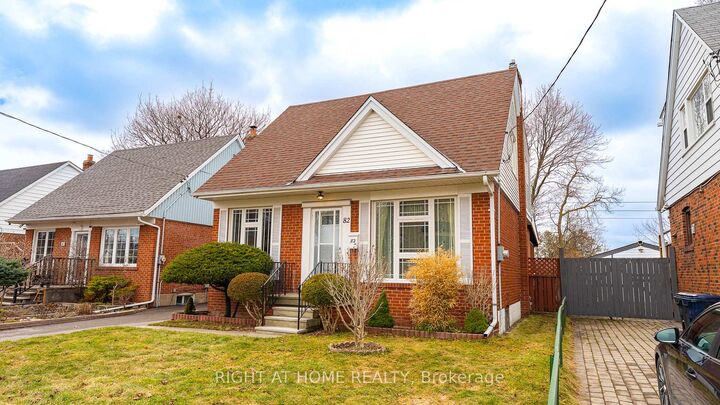 Property Photo:  82 Tower Drive  ON M1R 3P2 