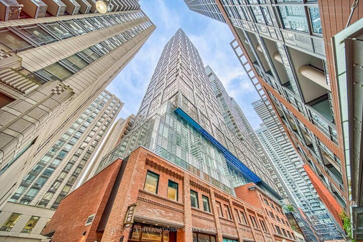 Property Photo:  15 Mercer Street 4002  ON M5V 1H2 