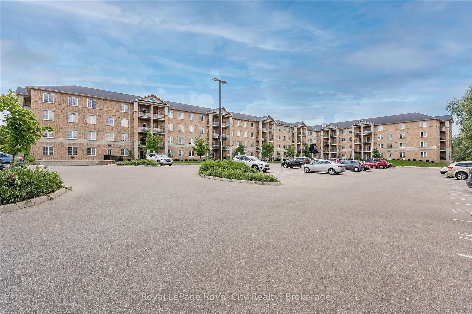 Property Photo: 1077 Gordon Street 142 ON N1G 0E3