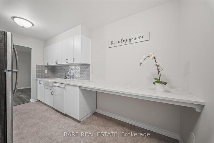 Property Photo:  221 Ormond Drive 18  ON L1G 6T7 