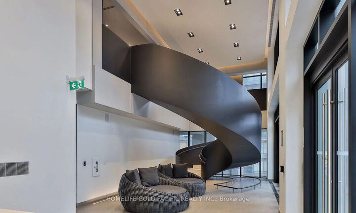 Property Photo:  1 Yorkville Avenue 4612  ON M4L 0B1 