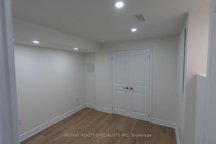 Property Photo:  6287 Lisgar Drive Basement  ON L5N 7V1 