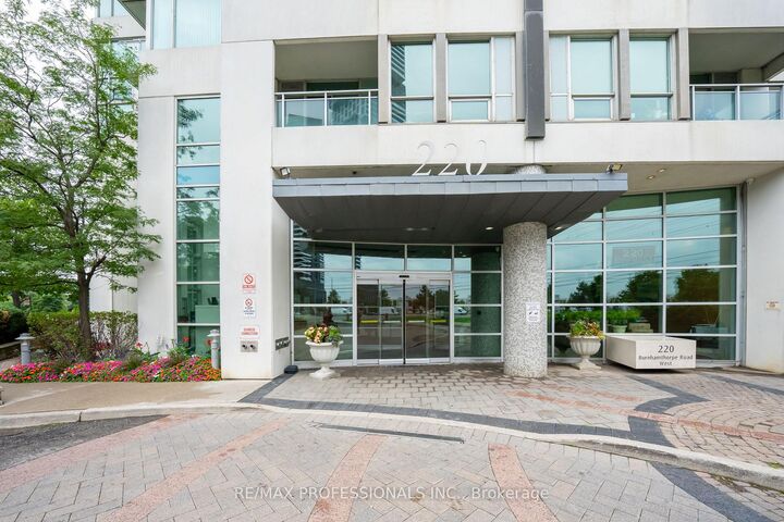 Property Photo:  220 Burnhamthorpe Road W 2004  ON L5B 4N4 