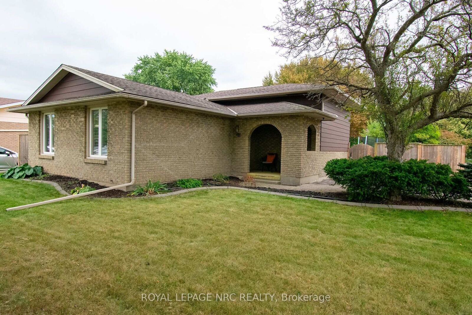 Property Photo:  46 Trelawn Parkway  ON L3C 1W5 