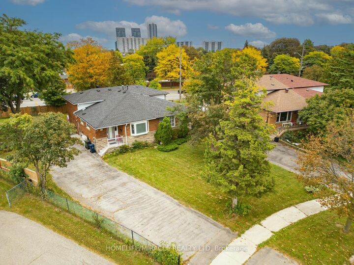 Property Photo:  54 Sunderland Crescent  ON M1H 2V3 