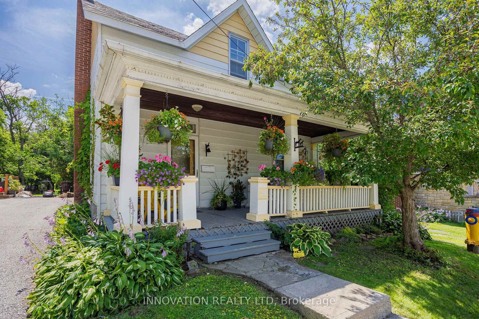 Property Photo:  58 Lake Avenue E  ON K7C 1K8 