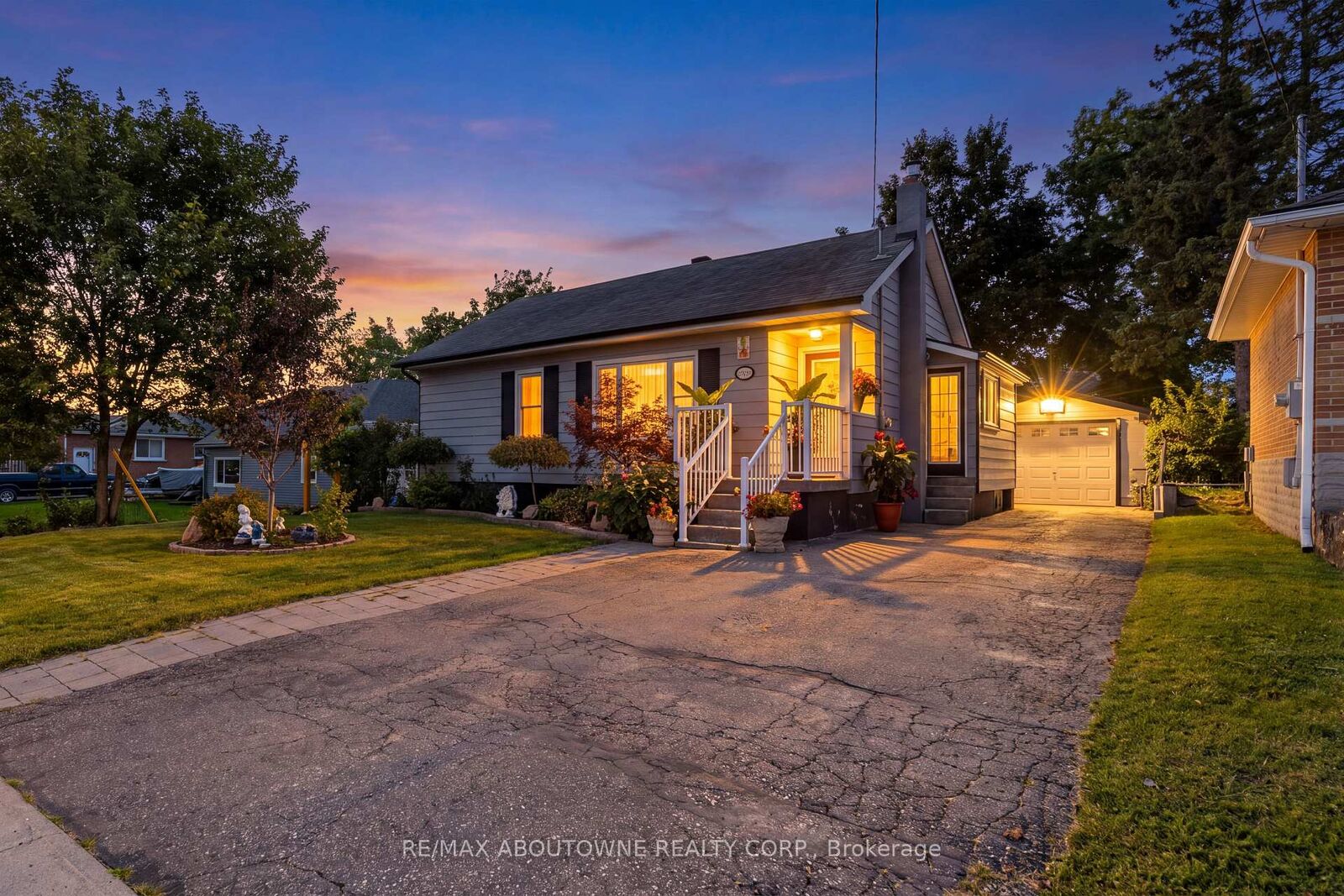 Property Photo:  8 Wauchope Avenue  ON N1R 1A5 