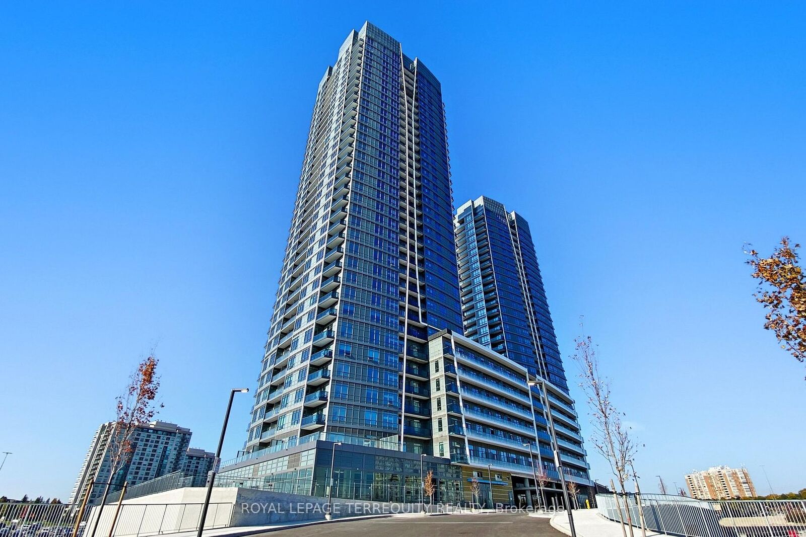 Property Photo:  30 Upper Mall Way 3103  ON L4J 0L7 