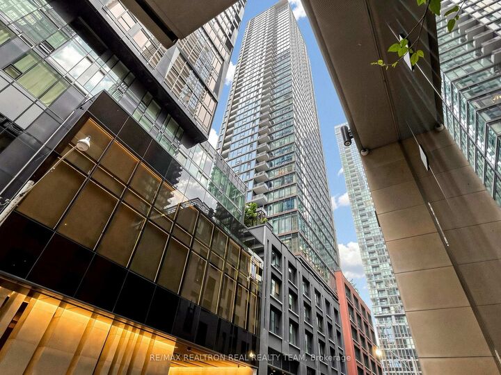Property Photo:  55 Mercer Street 2807  ON M5V 1H3 