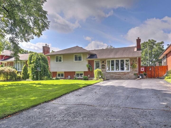 Property Photo: 45 Agincourt Gardens ON N5Z 4E5