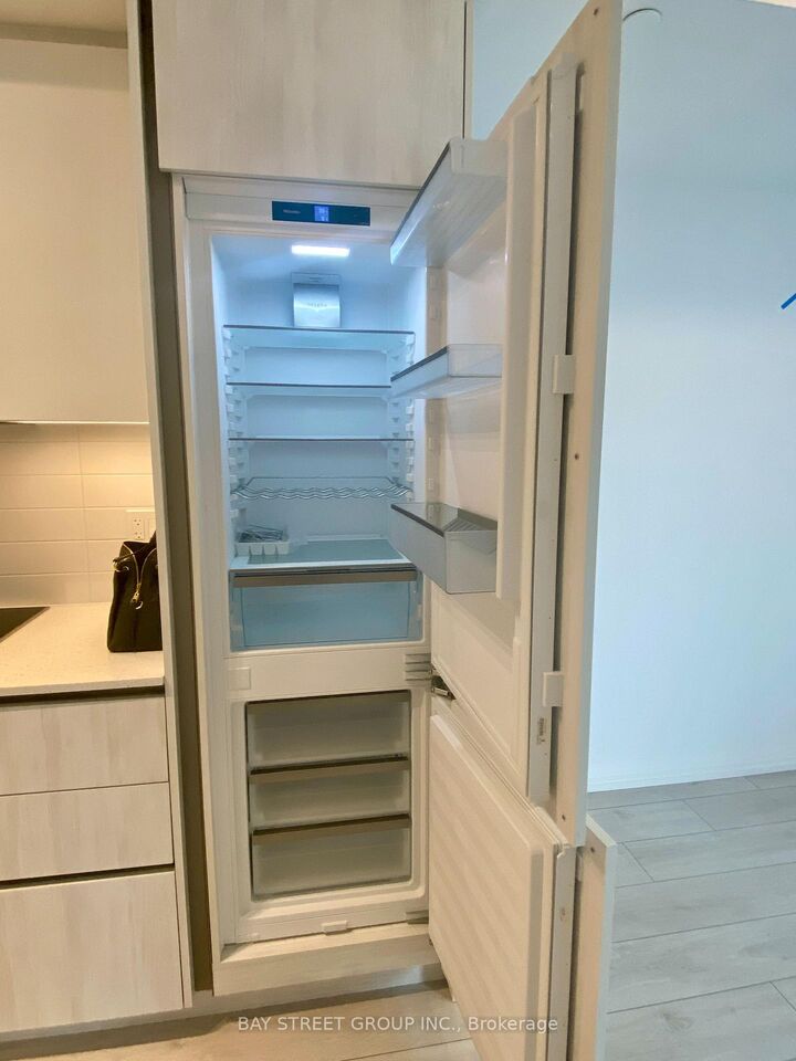 Property Photo:  400 King Street W 2812  ON M5V 0X8 