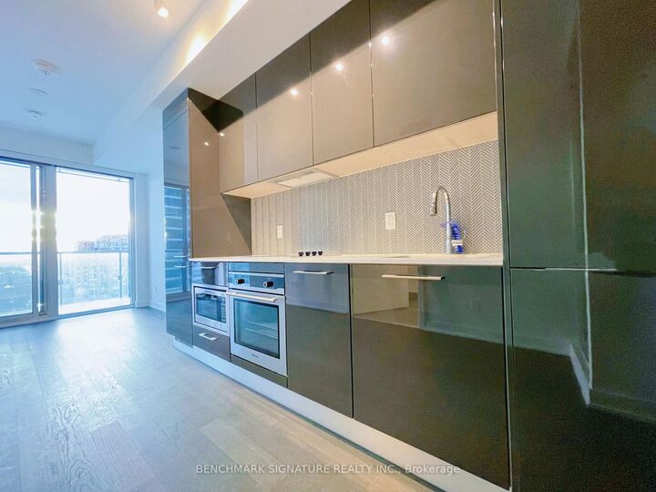Property Photo:  3 Gloucester Street 2711  ON M4Y 0C6 