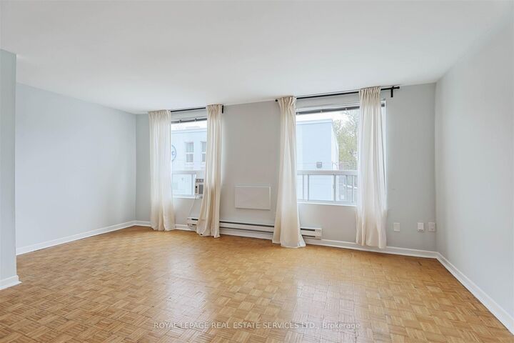 Property Photo:  2875 Bloor Street W Back  ON M8X 1B3 