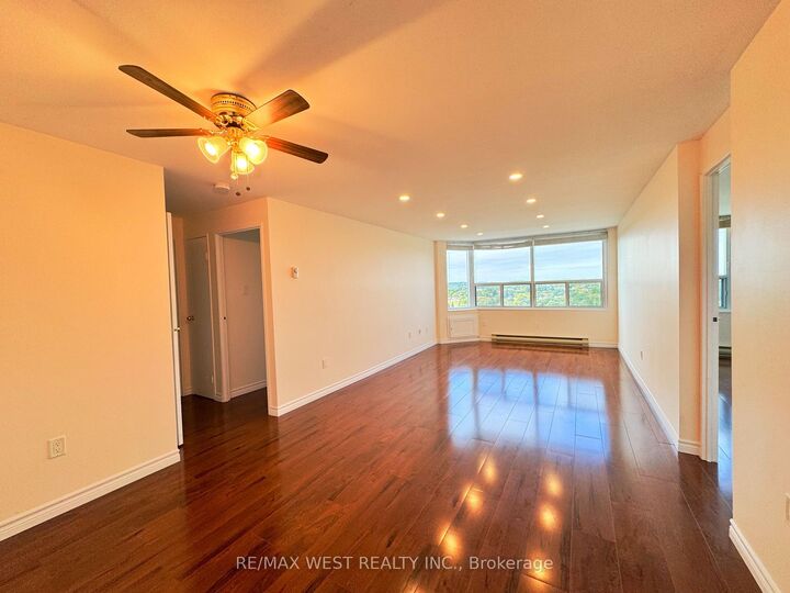 Property Photo:  55 Green Valley Drive 1506  ON N2P 1Z6 