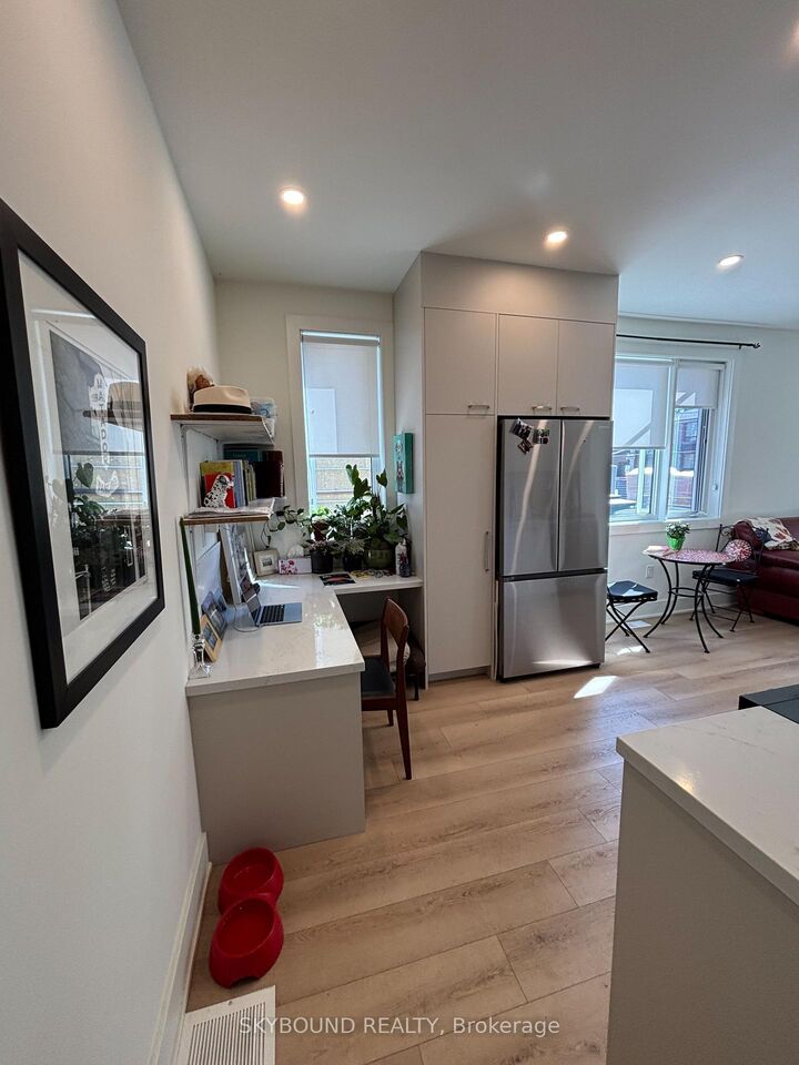 Property Photo:  45 Bellevue Avenue 2B  ON M5T 2N5 